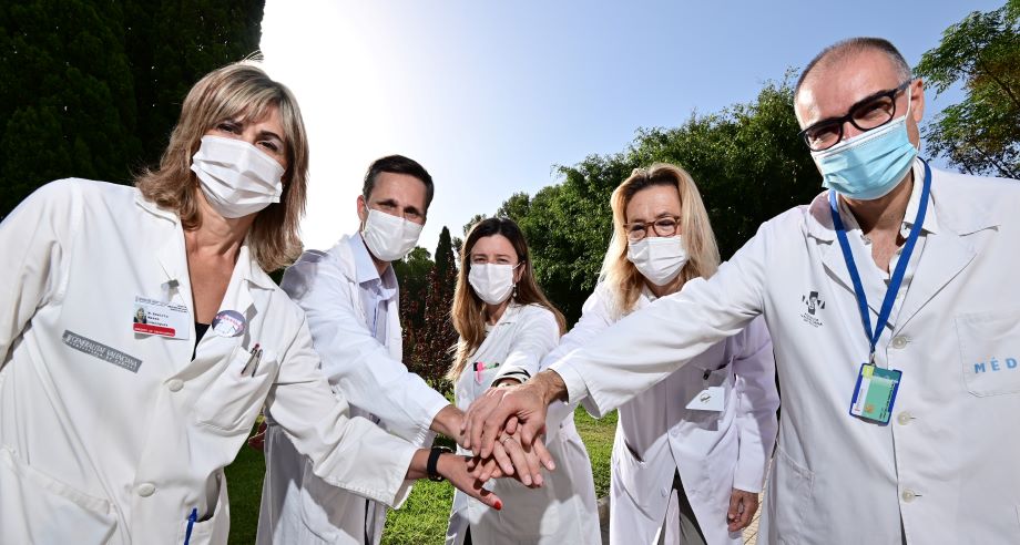 Alicante outside masks image