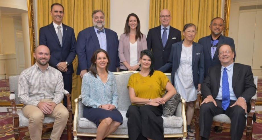 Imagen formal de la mesa redonda de UHCE